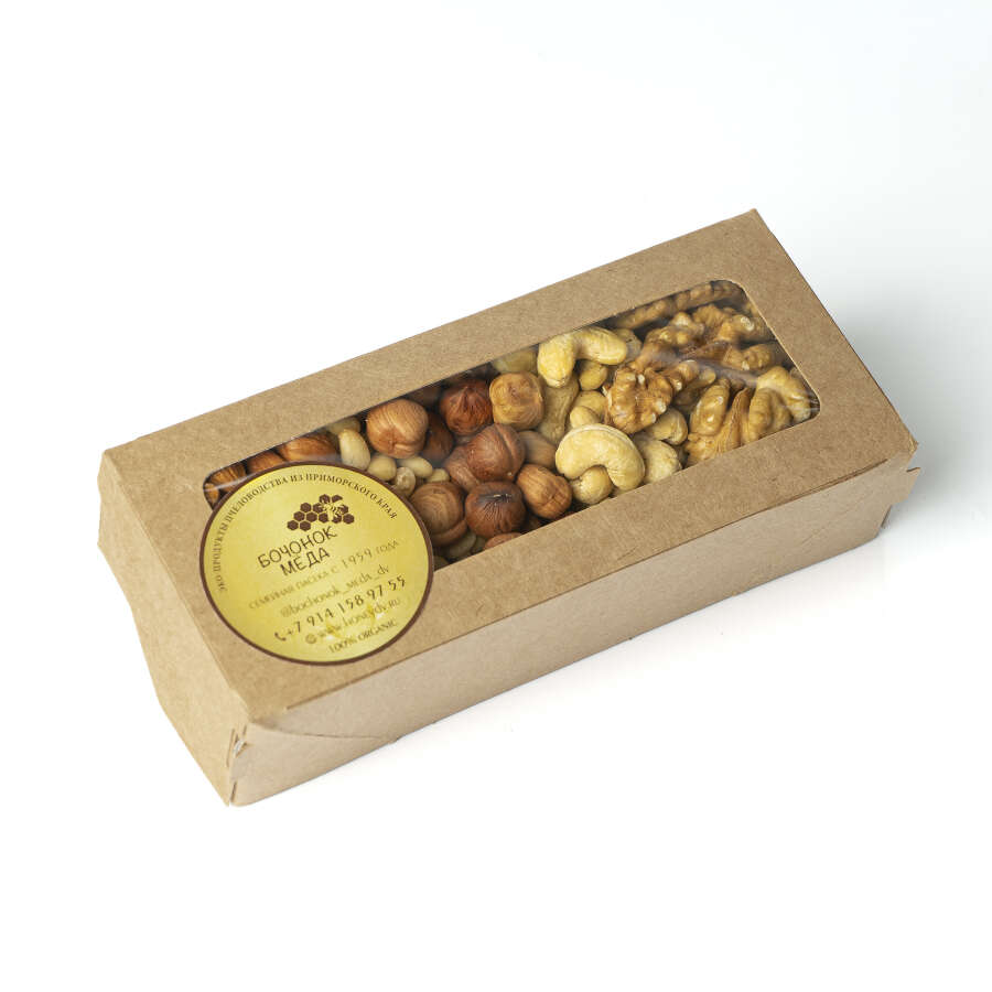 5 видов орехов в крафтовой коробке